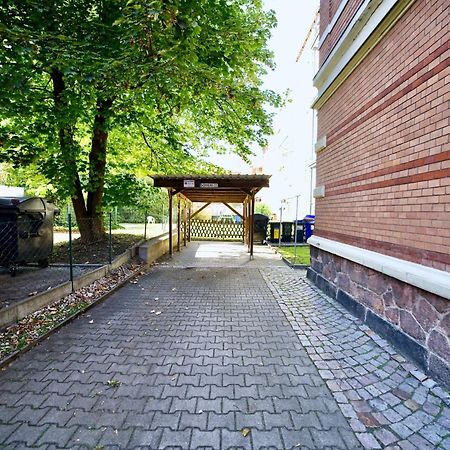 Edler Wohnraum Noble Stadtoase Mit Boxspringbett, Kaffeevollautomat & Parkplatz 츠비카우 외부 사진
