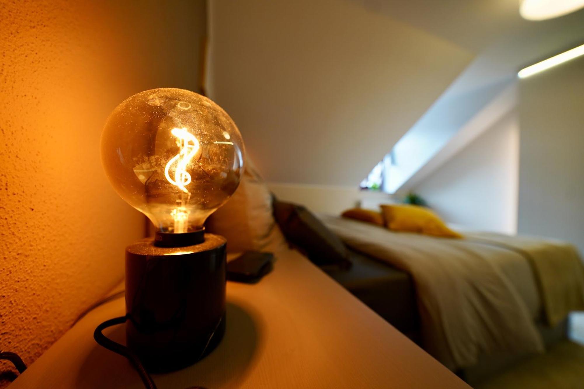 Edler Wohnraum Noble Stadtoase Mit Boxspringbett, Kaffeevollautomat & Parkplatz 츠비카우 외부 사진