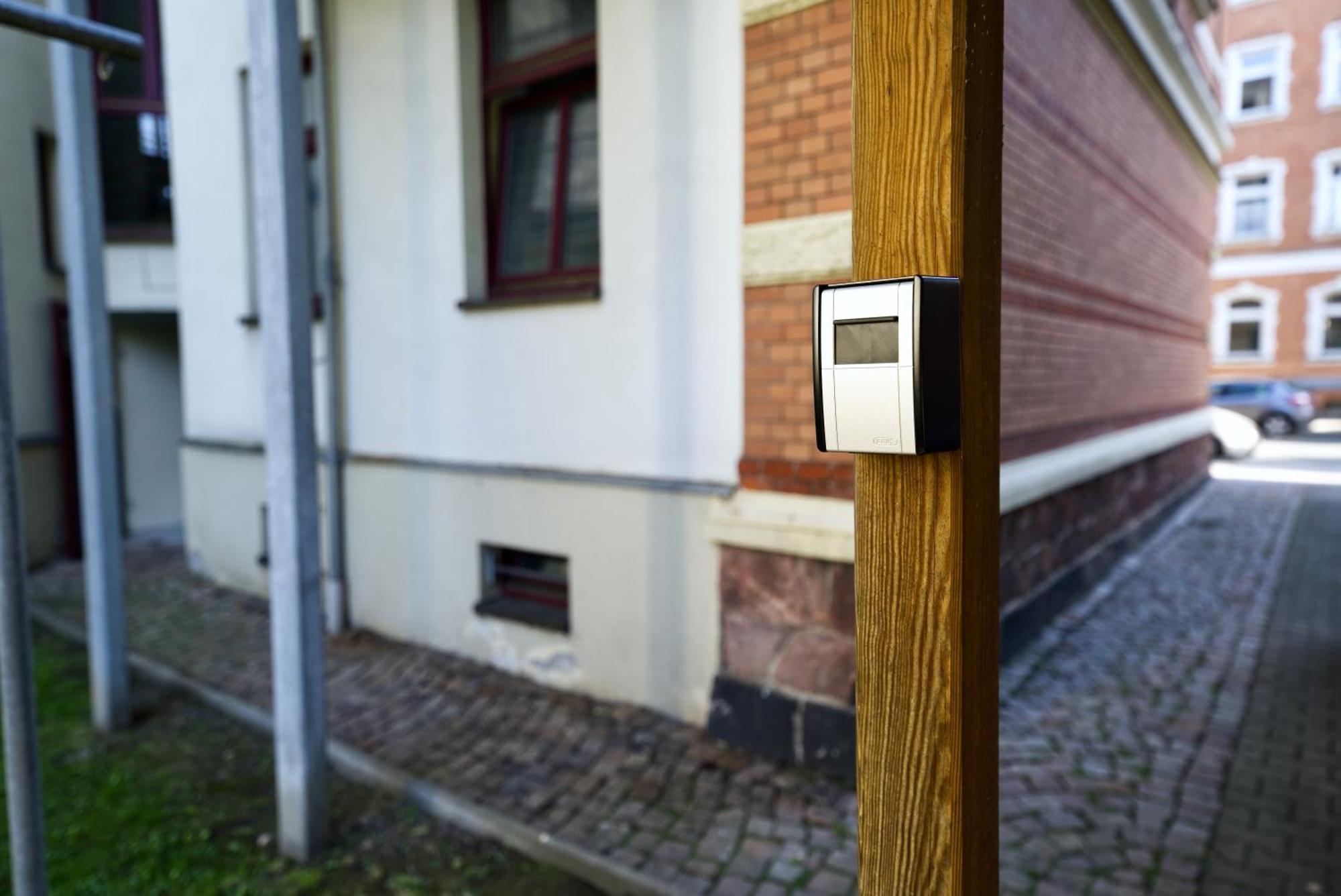 Edler Wohnraum Noble Stadtoase Mit Boxspringbett, Kaffeevollautomat & Parkplatz 츠비카우 외부 사진