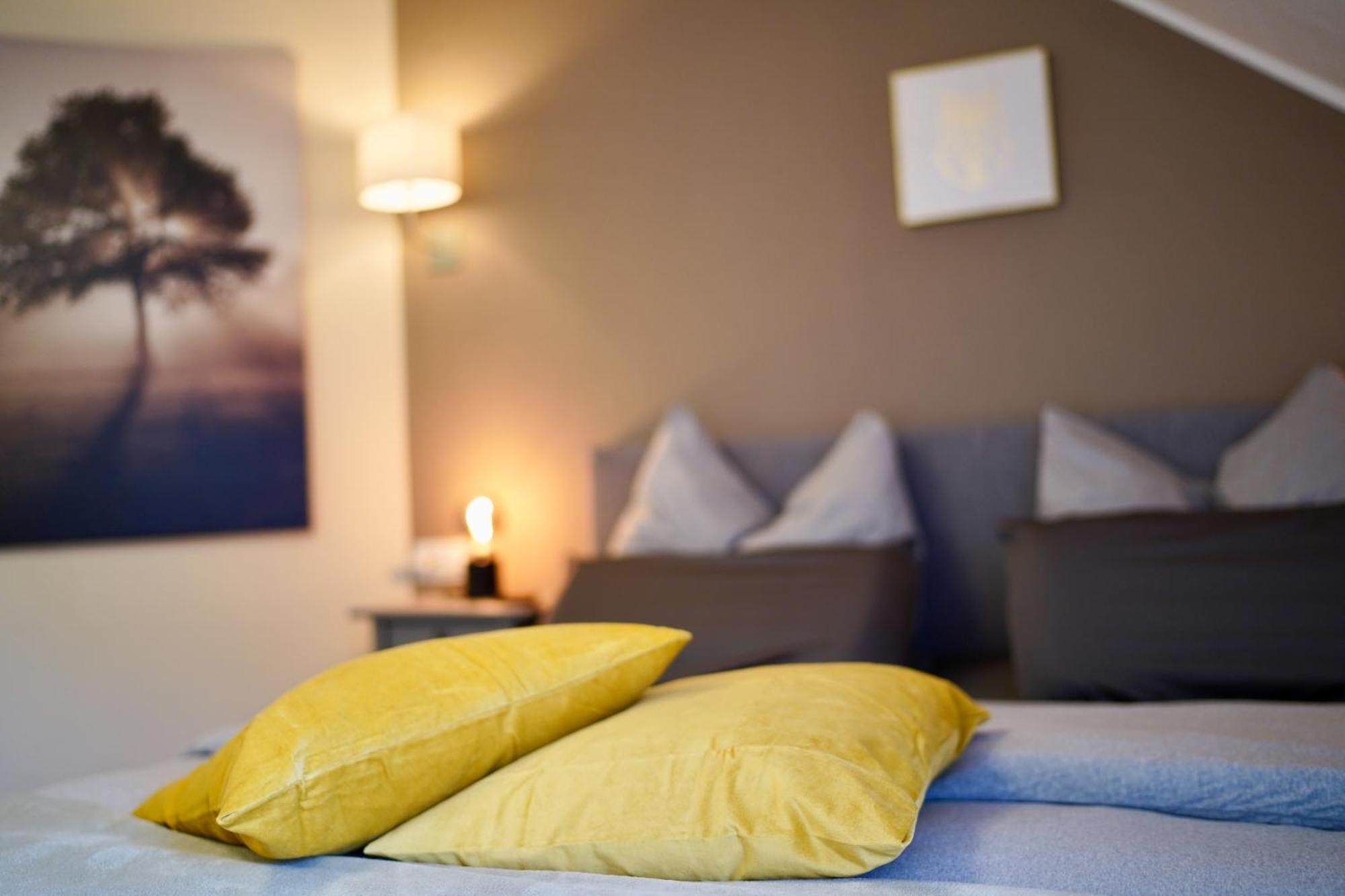 Edler Wohnraum Noble Stadtoase Mit Boxspringbett, Kaffeevollautomat & Parkplatz 츠비카우 외부 사진