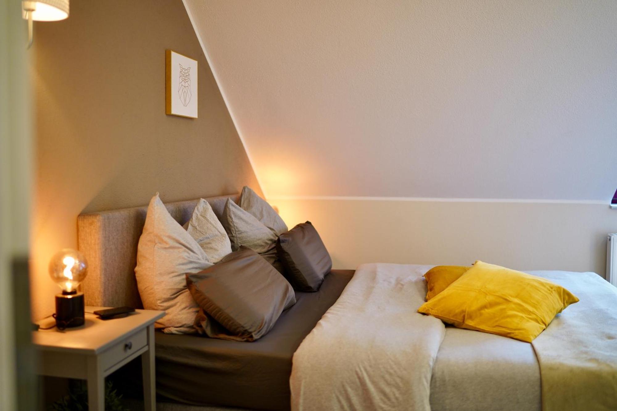Edler Wohnraum Noble Stadtoase Mit Boxspringbett, Kaffeevollautomat & Parkplatz 츠비카우 외부 사진