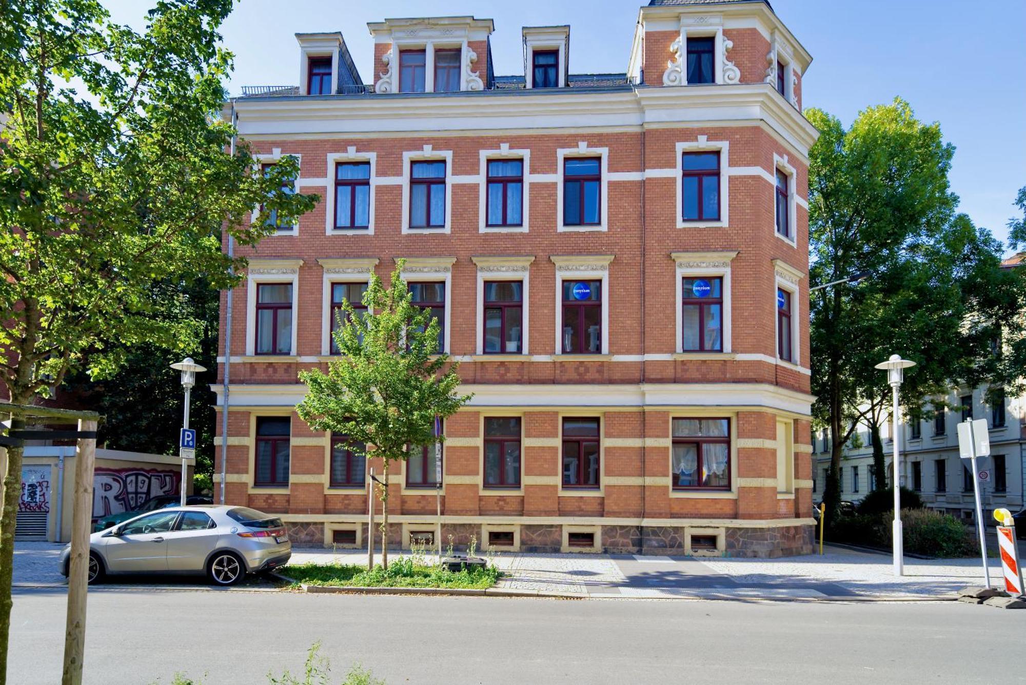 Edler Wohnraum Noble Stadtoase Mit Boxspringbett, Kaffeevollautomat & Parkplatz 츠비카우 외부 사진