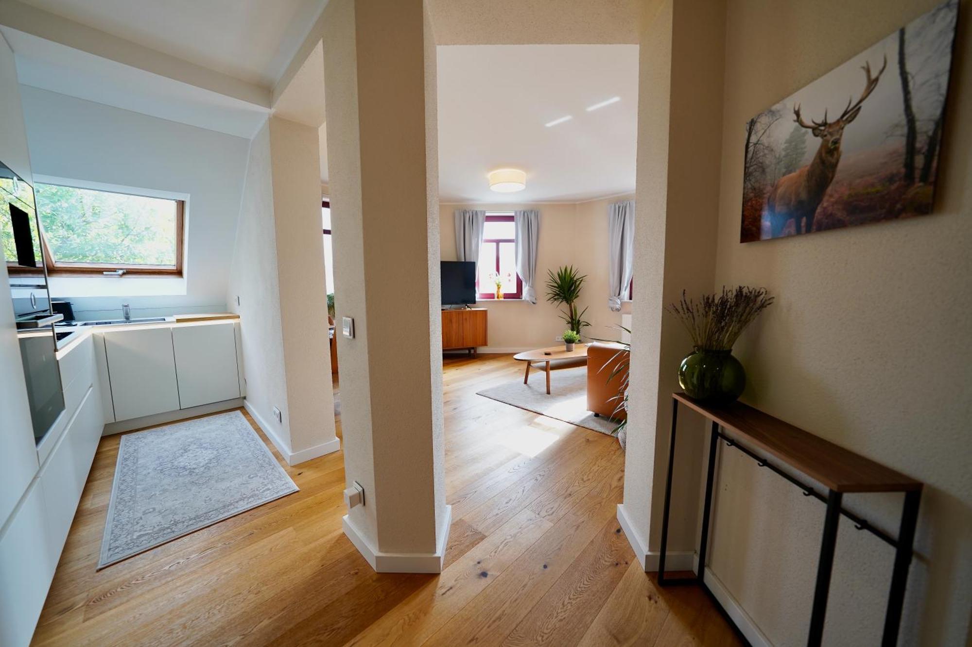 Edler Wohnraum Noble Stadtoase Mit Boxspringbett, Kaffeevollautomat & Parkplatz 츠비카우 외부 사진