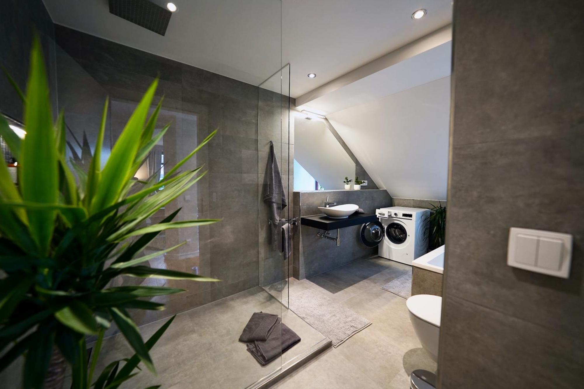 Edler Wohnraum Noble Stadtoase Mit Boxspringbett, Kaffeevollautomat & Parkplatz 츠비카우 외부 사진