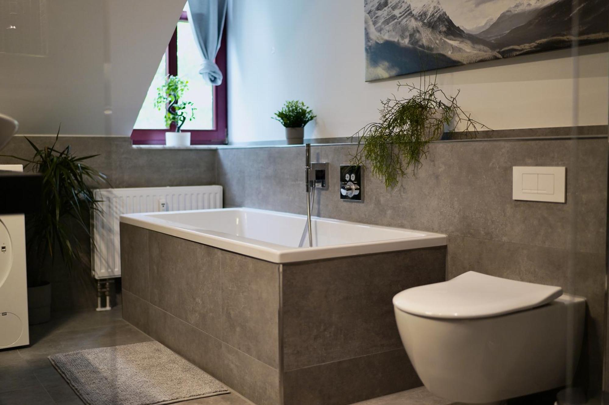 Edler Wohnraum Noble Stadtoase Mit Boxspringbett, Kaffeevollautomat & Parkplatz 츠비카우 외부 사진