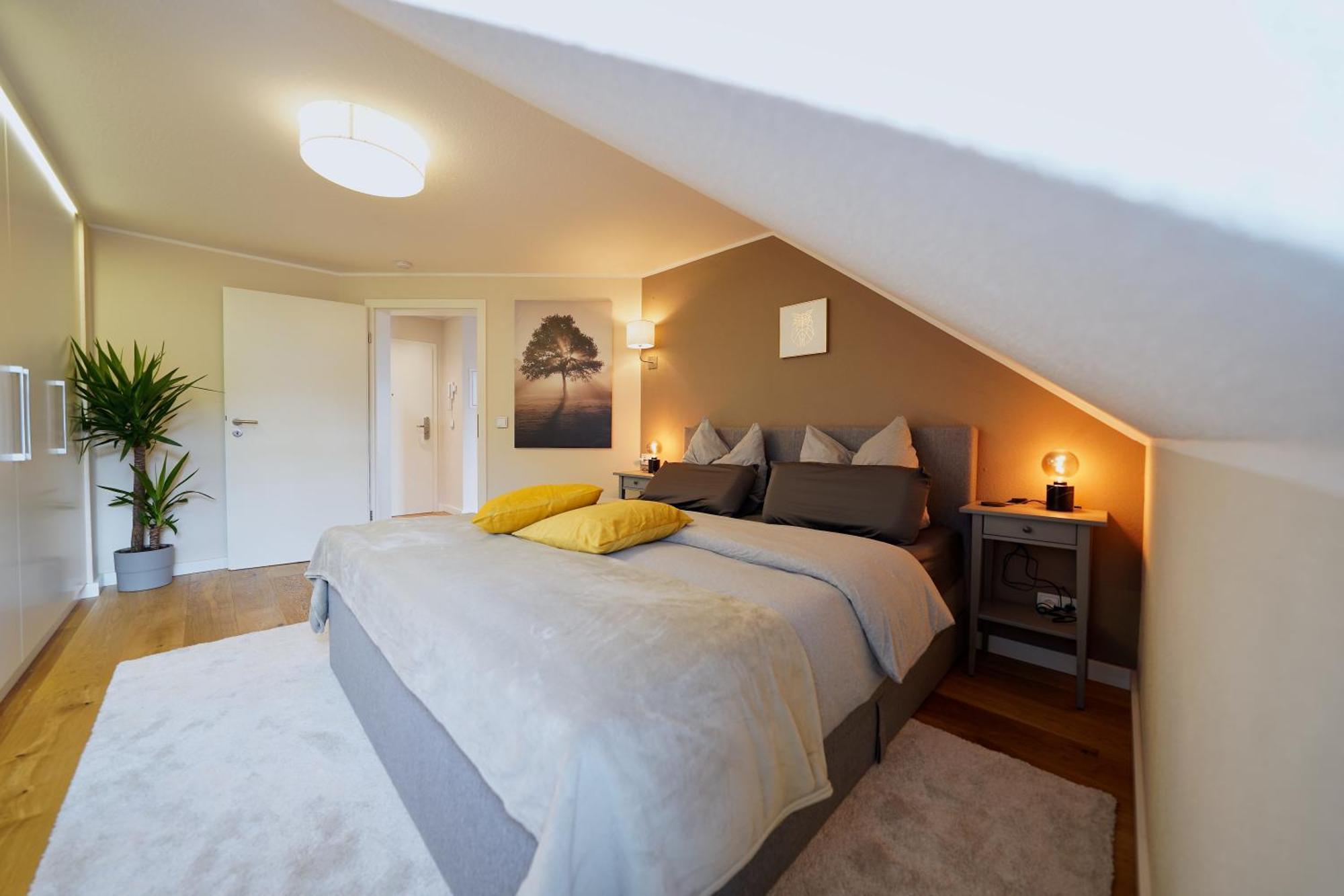 Edler Wohnraum Noble Stadtoase Mit Boxspringbett, Kaffeevollautomat & Parkplatz 츠비카우 외부 사진