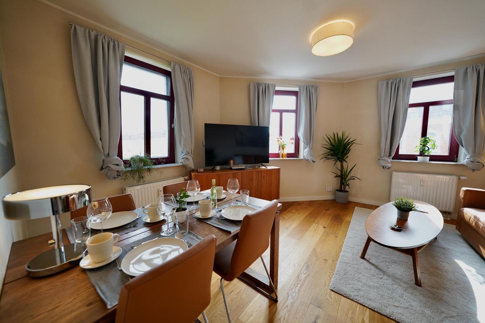 Edler Wohnraum Noble Stadtoase Mit Boxspringbett, Kaffeevollautomat & Parkplatz 츠비카우 외부 사진