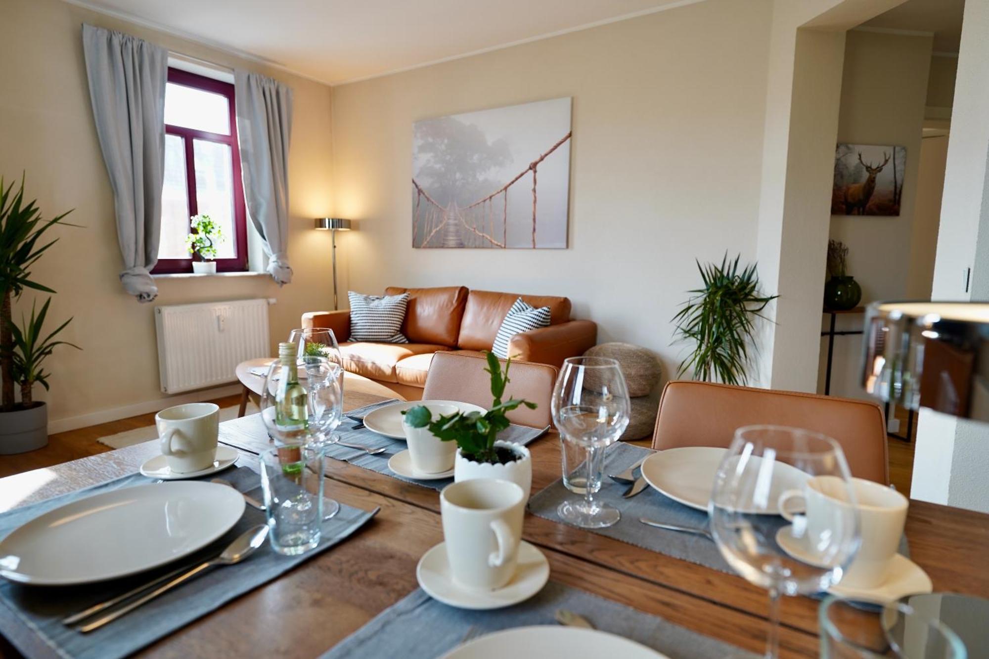Edler Wohnraum Noble Stadtoase Mit Boxspringbett, Kaffeevollautomat & Parkplatz 츠비카우 외부 사진